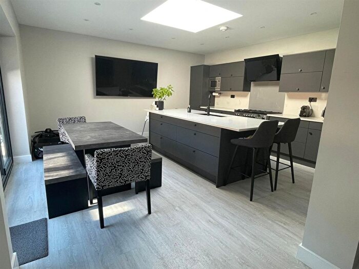 4 Bedroom Detached House To Rent In Hunter Avenue, Shenfield, Brentwood, CM15