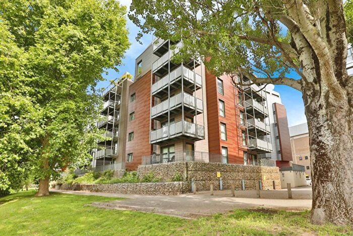 2 Bedroom Flat For Sale In Geoffrey Watling Way, Norwich, NR1