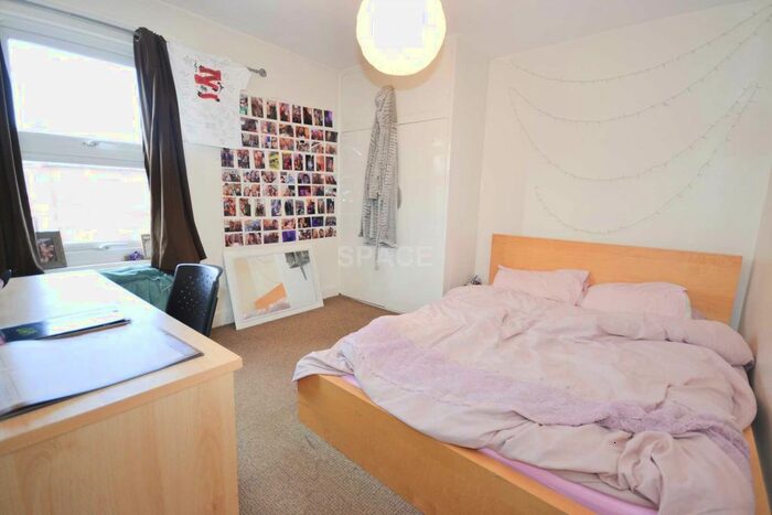 3 Bedroom Terraced House To Rent In Cardigan Road, Reading, Berkshire RG1