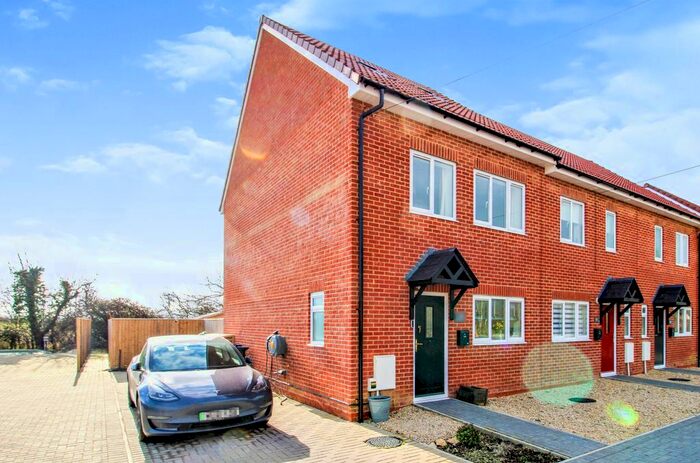 3 Bedroom End Of Terrace House For Sale In Malmesbury Road, Leigh, Swindon, SN6