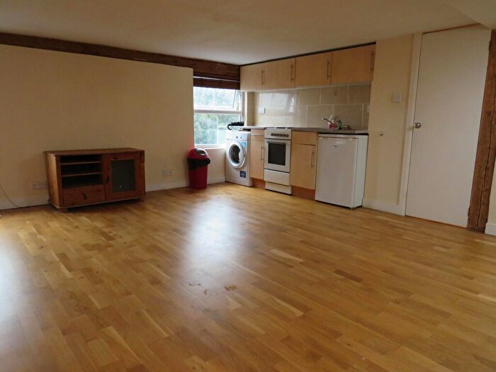 Studio To Rent In High Street, London Colney, AL2