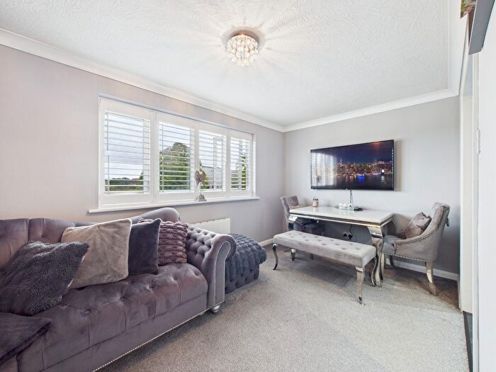 1 Bedroom Flat For Sale In Blackfen Road, Sidcup, Kent, DA15