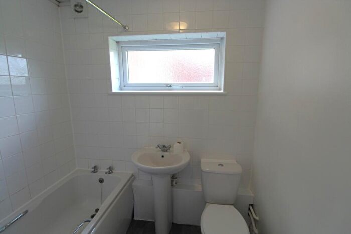 1 Bedroom Flat To Rent In Wayletts, Basildon, Essex, SS16