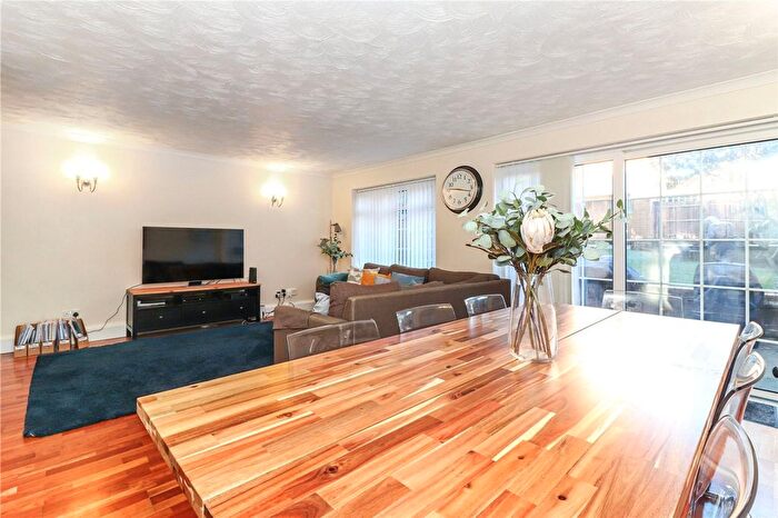 5 Bedroom Semi-Detached House To Rent In Wadham Road, Abbots Langley, WD5