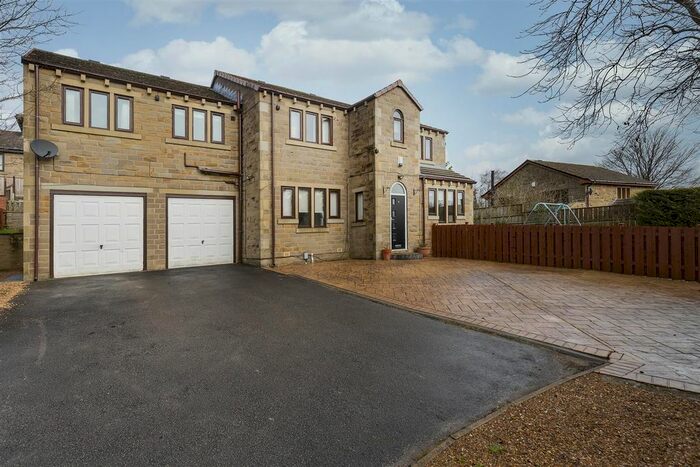 6 Bedroom Detached House To Rent In Brewery Court, Lindley, Huddersfield, HD3