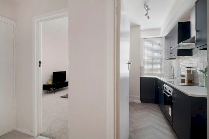 2 Bedroom Flat To Rent In Dolphin Square, London, SW1V