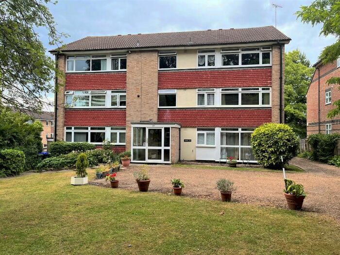 2 Bedroom Apartment To Rent In Christchurch Park, Sutton, Surrey, SM2