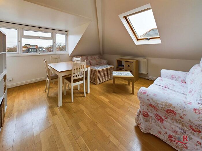 2 Bedroom Flat To Rent In Manstone Road, London, NW2