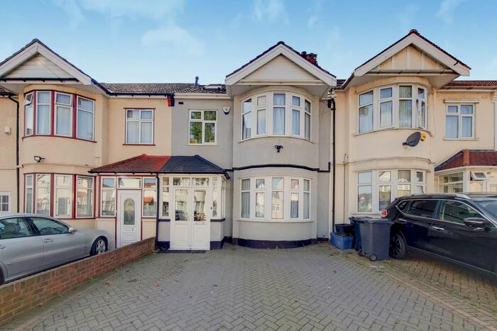 4 Bedroom Terraced House To Rent In Ridgeway Gardens, Redbridge, IG4