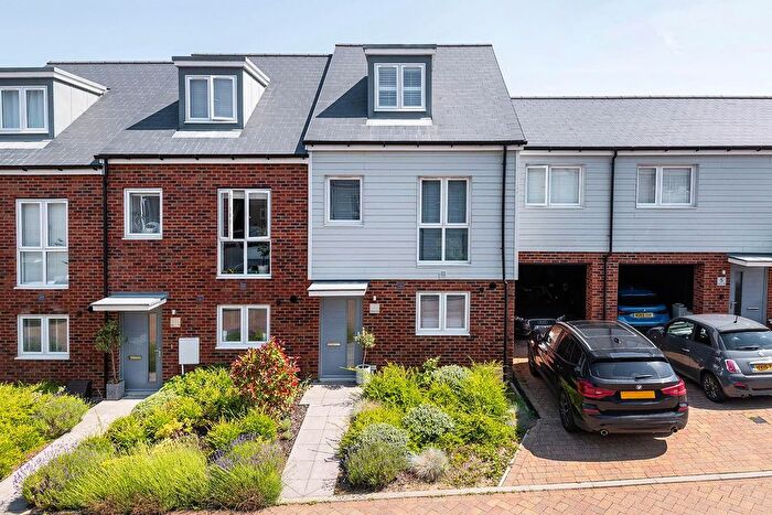 3 Bedroom Terraced House For Sale In Bedroom Bathroom Terraced House, Coppice Close, Tunbridge Wells, TN2