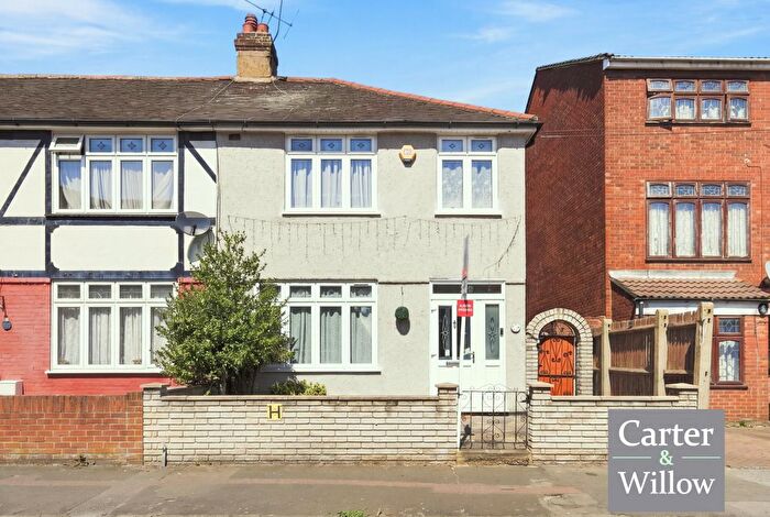 3 Bedroom End Terrace House To Rent In Victoria Road, Dagenham, RM10