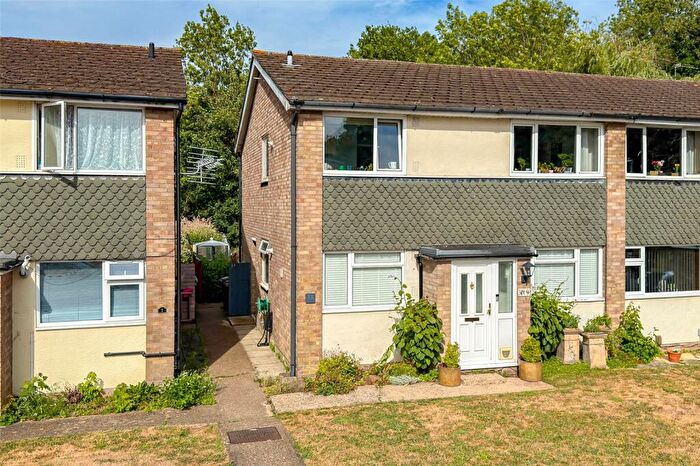 2 Bedroom Apartment For Sale In The Beeches, Park Street, St. Albans, Hertfordshire, AL2