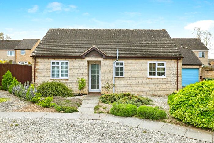 2 Bedroom Bungalow For Sale In Morris Road, Broadway, Worcestershire, WR12