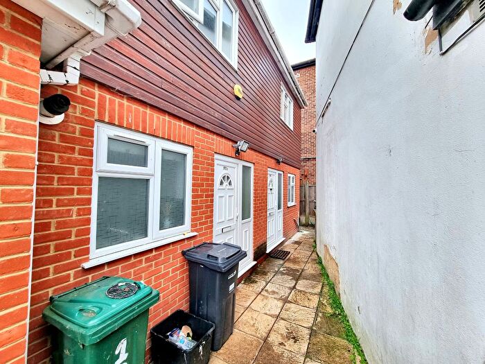 2 Bedroom Property To Rent In New North Road, Hainault, IG6