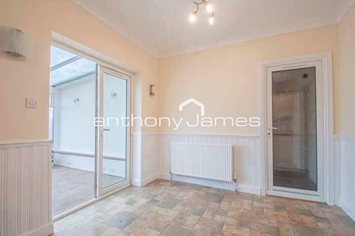 6 Bedroom Semi-Detached House To Rent In Long Lane, Bexleyheath, DA7