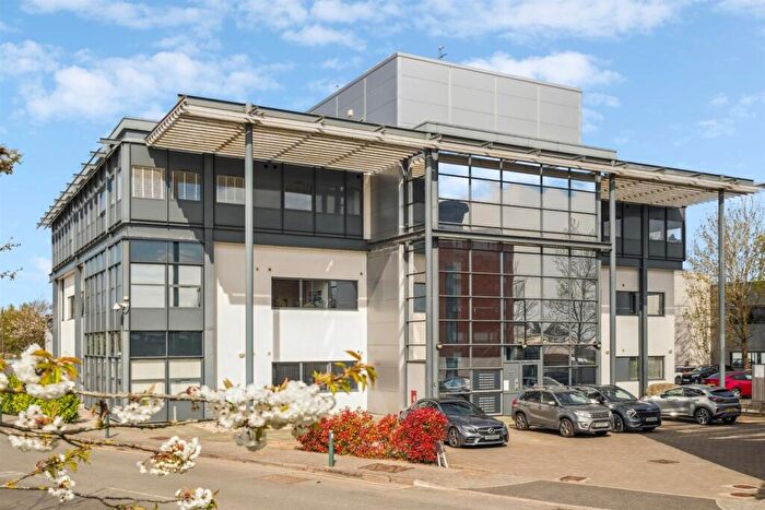 2 Bedroom Apartment For Sale In Vanwall Road, Maidenhead, SL6