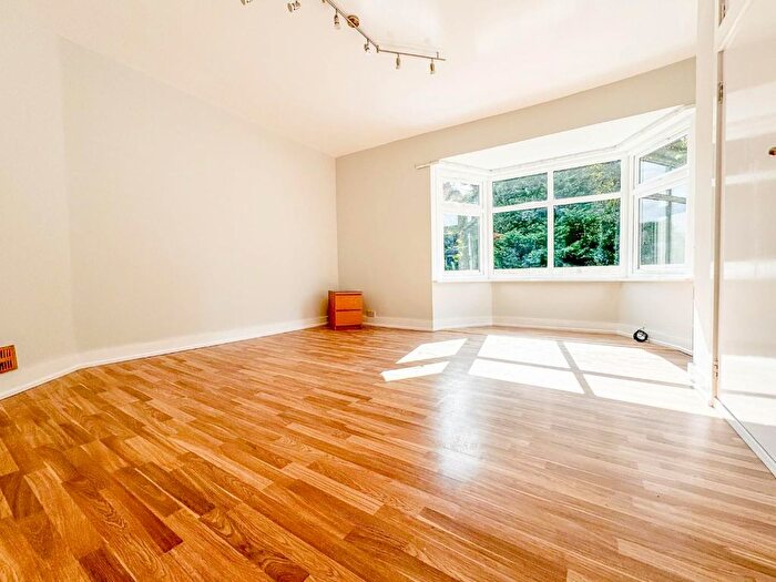 4 Bedroom Flat To Rent In Highgate, N6