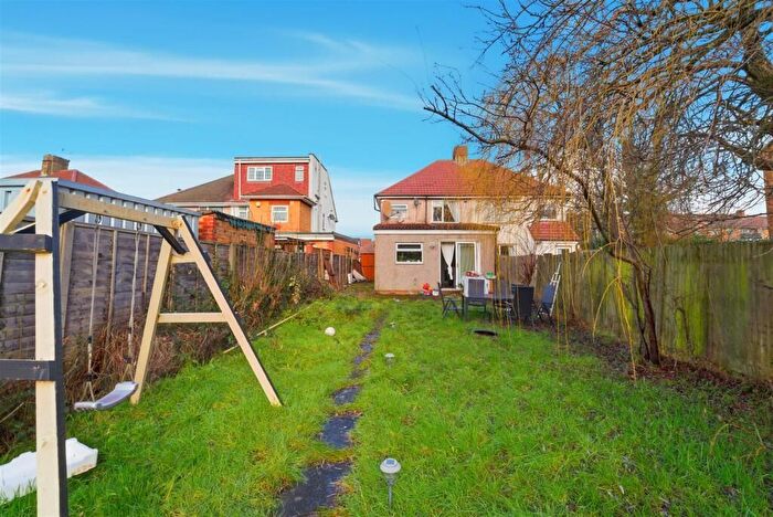 3 Bedroom Semi Detached House For Sale In Croyde Avenue, Hayes, UB3