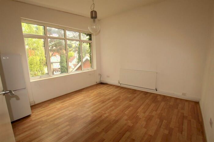 1 Bedroom Flat To Rent In Woodland Avenue, Stoneygate, Leicester, LE2