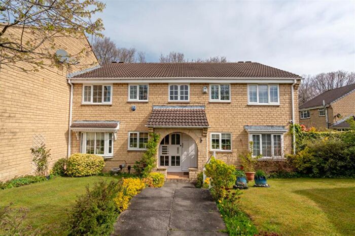 2 Bedroom Apartment For Sale In Oakdene Drive, Alwoodley, LS17