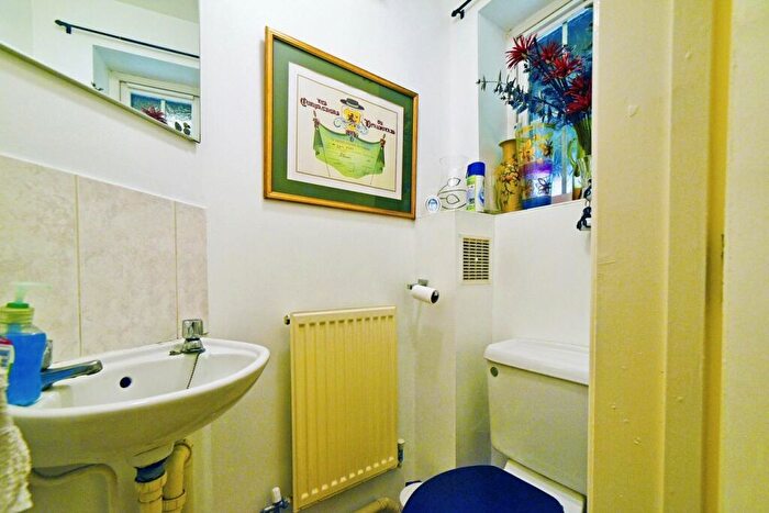 3 Bedroom End Of Terrace House For Sale In Hudson Way, Swindon, SN25