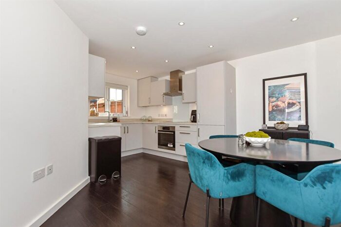 3 Bedroom Semi-Detached House For Sale In Williams Road, Allington, Maidstone, Kent, ME16