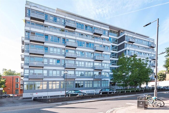 1 Bedroom Flat To Rent In New Park Road, London, SW2