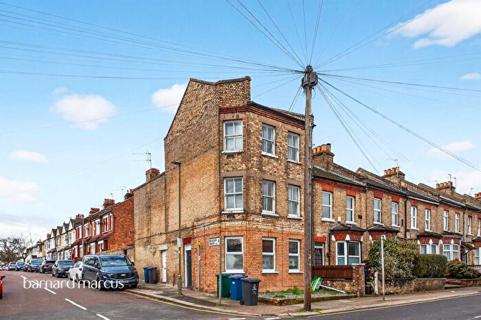 3 Bedroom Flat For Sale In Oakleigh Road North, London, N20