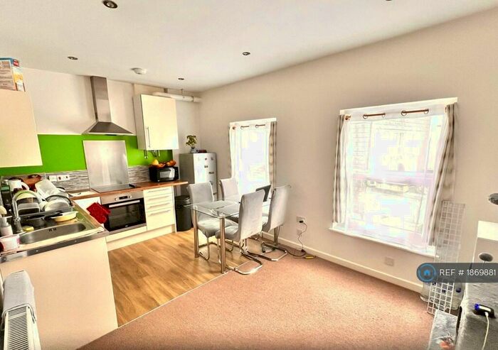 2 Bedroom Flat To Rent In Fore Street, St. Austell, PL25
