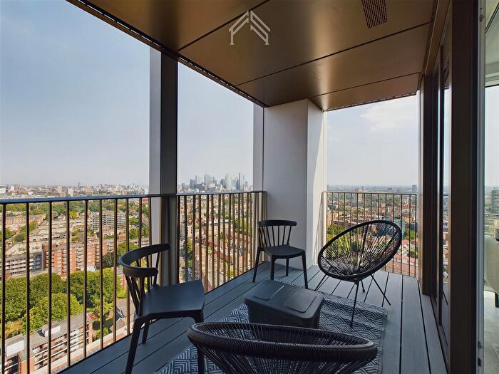 2 Bedroom Flat To Rent In Bouchon Point, London, E1