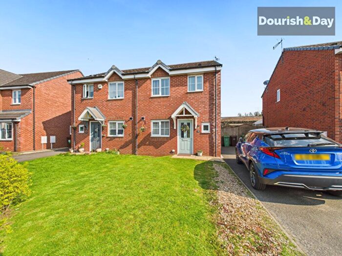 3 Bedroom Semi-Detached House For Sale In Castlemill Close, Weston, ST18