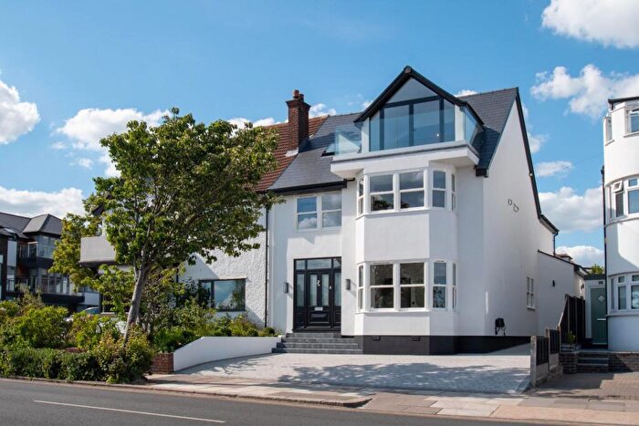 2 Bedroom Flat For Sale In The Ridgeway, Westcliff-On-Sea, SS0