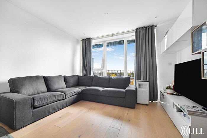 2 Bedroom Apartment For Sale In West Ham Lane, Stratford, London, E15
