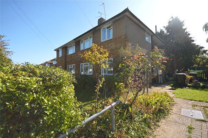 2 Bedroom Maisonette For Sale In Roman Road, Luton, Bedfordshire, LU4