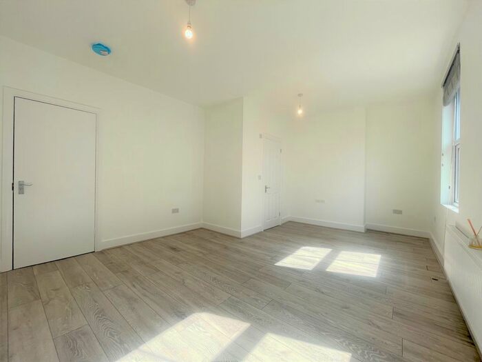 4 Bedroom Flat To Rent In Seven Sisters Road, Finsbury Park, N4
