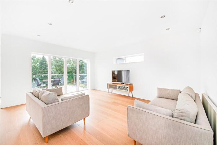 5 Bedroom Detached House For Sale In Burnlee Road, Holmfirth, HD9