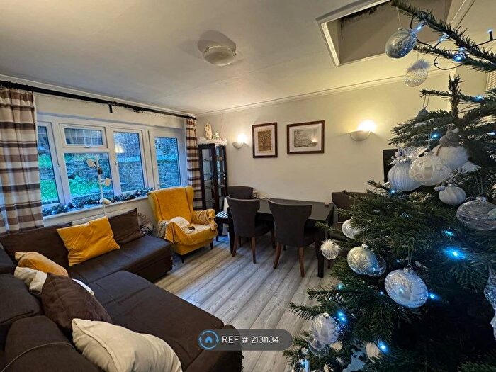 2 Bedroom Maisonette To Rent In Southcroft Road, London, SW16