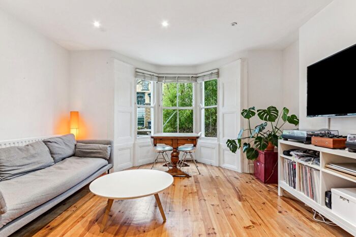 2 Bedroom Property To Rent In Sandringham Road, Islington, E8