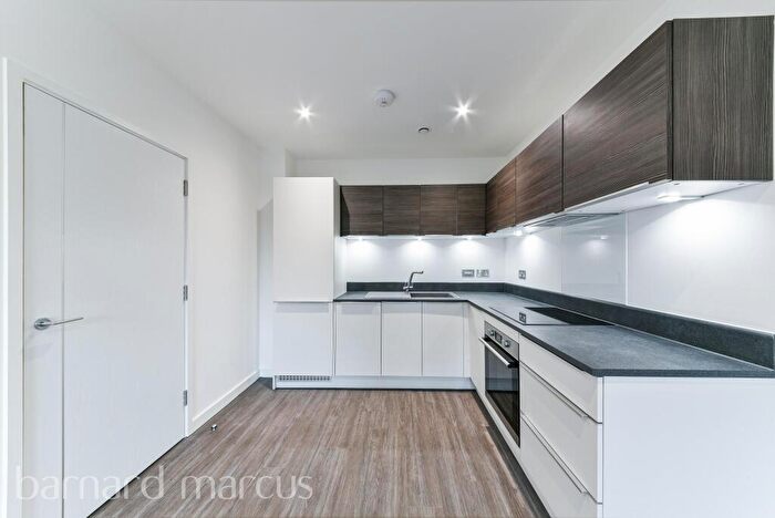 2 Bedroom Apartment To Rent In High Road, Whetstone, N20
