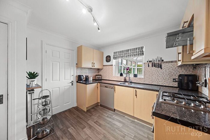 4 Bedroom Detached House For Sale In Norwood Drive, Brierley, S72
