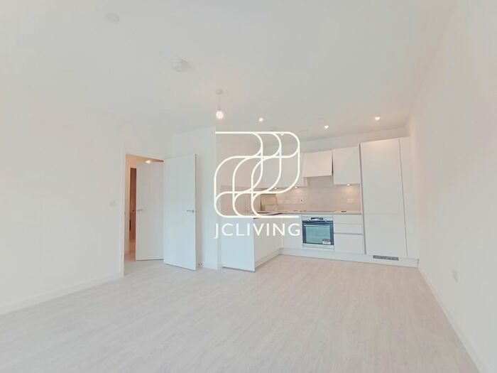 1 Bedroom Flat To Rent In Farine Avenue, Hayes, UB3