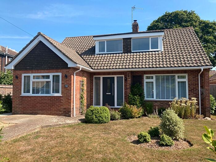 4 Bedroom Detached House For Sale In Haglane Copse, Pennington, Lymington, SO41