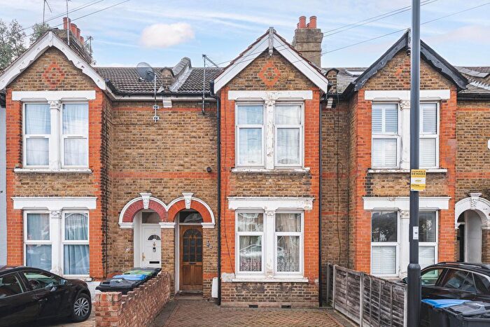 3 Bedroom Terraced House For Sale In Durants Road, Enfield, EN3