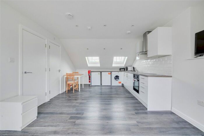 Studio To Rent In Warbeck Road, London, W12