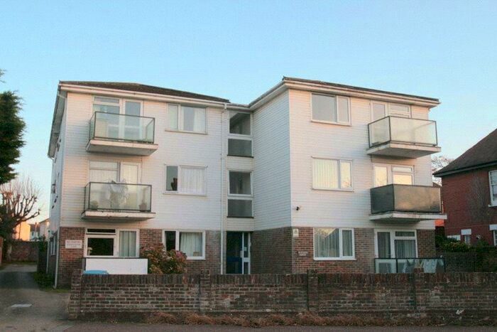 1 Bedroom Apartment To Rent In Glenmore Court, St. Winefrides Road, Littlehampton, BN17