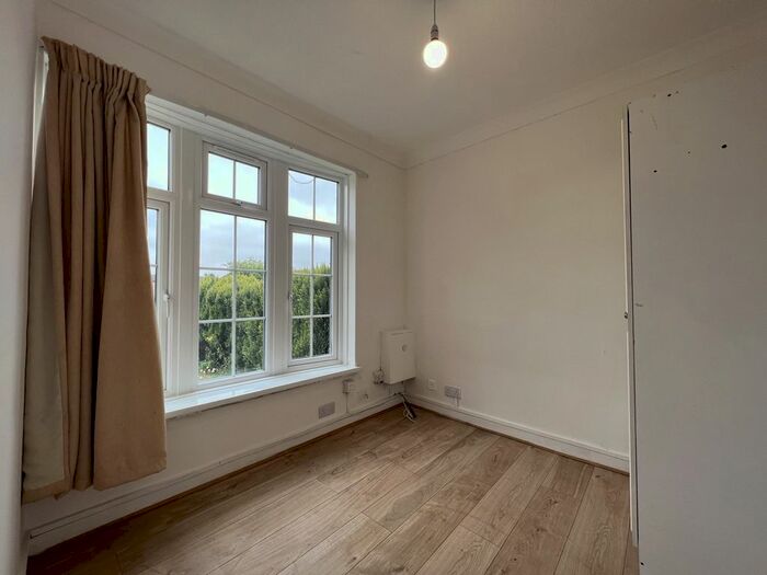 4 Bedroom Terraced House To Rent In Brompton Close, Hounslow, Greater London, TW4