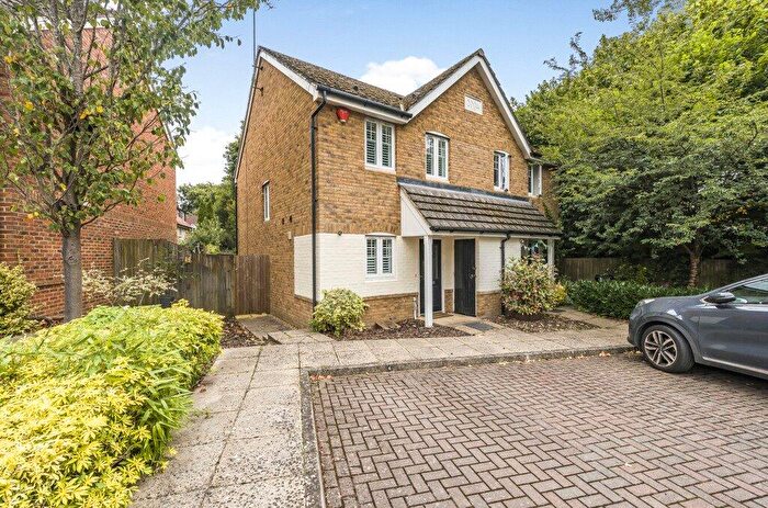 3 Bedroom Semi-Detached House To Rent In Badgers Rise, Woodley, Reading, RG5