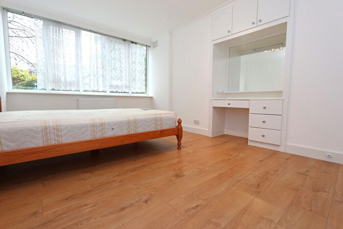 2 Bedroom Flat To Rent In Ashbourne Close, Finchley, N12