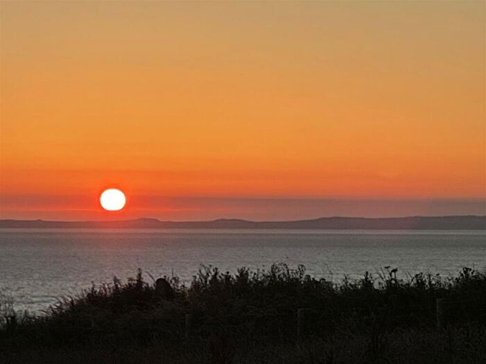 6 Bedroom Detached House For Sale In Broad Haven, Haverfordwest, SA62