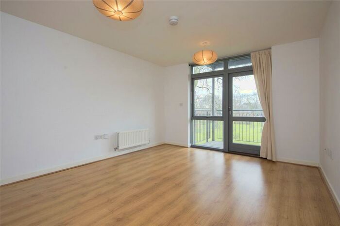 2 Bedroom Flat To Rent In Ellington House, Southwold Road, London, E5